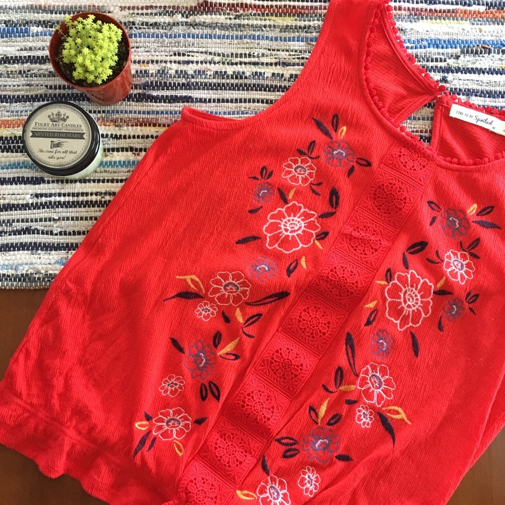 Sleeveless, embroidered top.